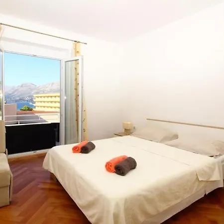 Dubreta - Two Bedroom With Balcony *