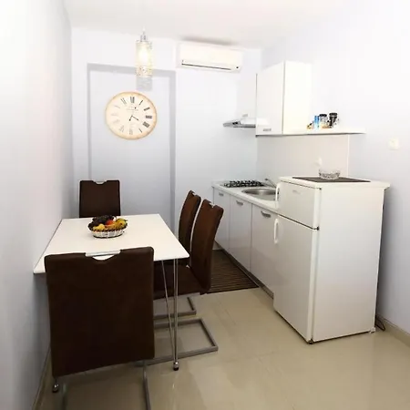 Dubreta - Two Bedroom With Balcony Apartmán